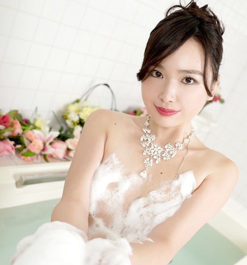 Welcome To Luxury Spa: Rina Suzuki